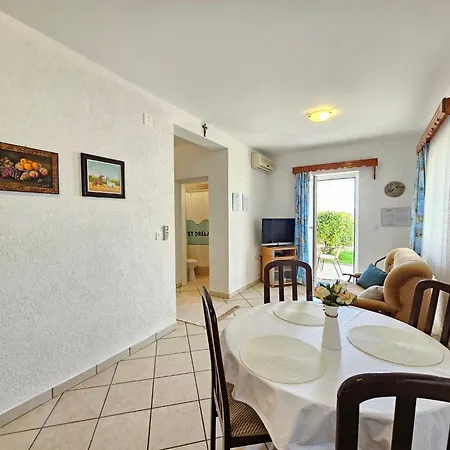 Fuer 3 Personen Mit Terrasse By Interhome Apartman *
