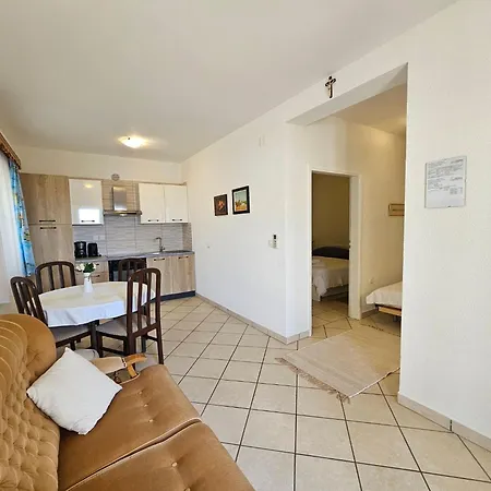 Apartman Fuer 3 Personen Mit Terrasse By Interhome