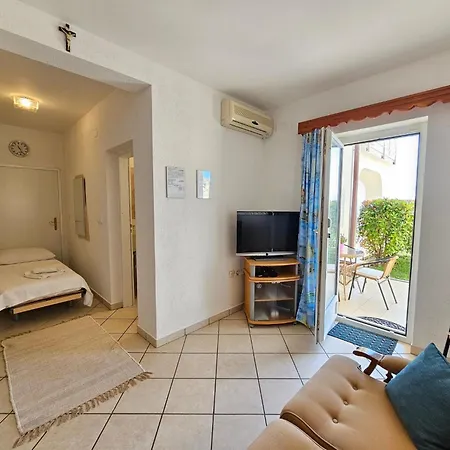 Apartman Fuer 3 Personen Mit Terrasse By Interhome Novi Vinodolski