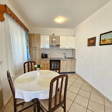 Apartman Fuer 3 Personen Mit Terrasse By Interhome Novi Vinodolski