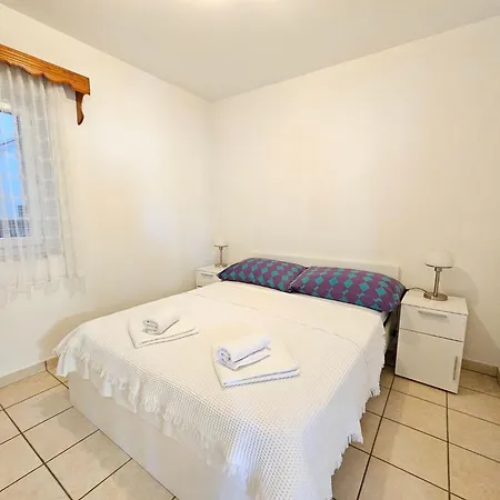Fuer 3 Personen Mit Terrasse By Interhome *