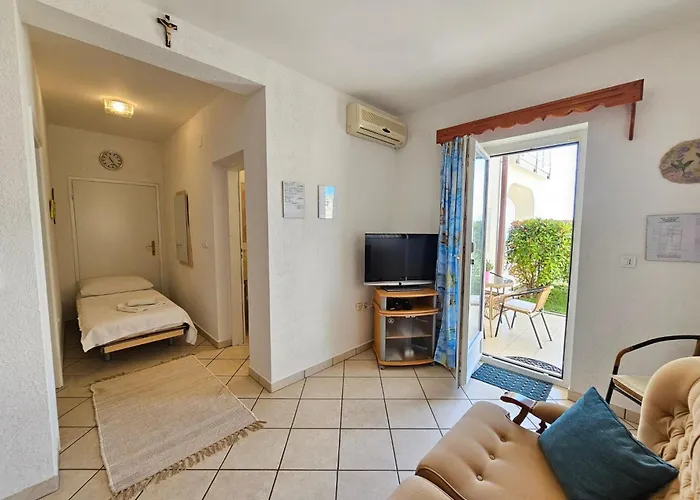 Apartman Fuer 3 Personen Mit Terrasse By Interhome Novi Vinodolski