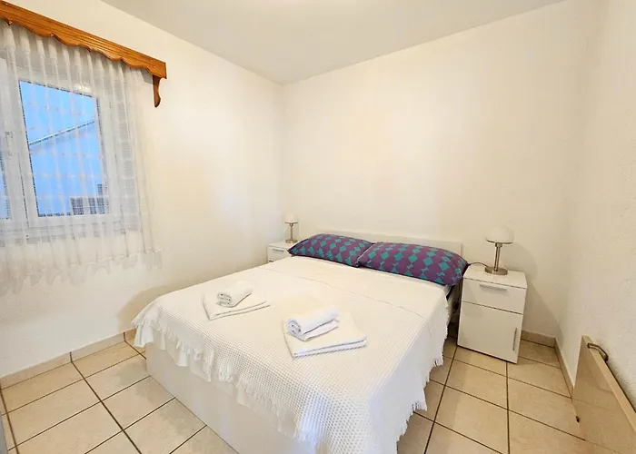 Fuer 3 Personen Mit Terrasse By Interhome *