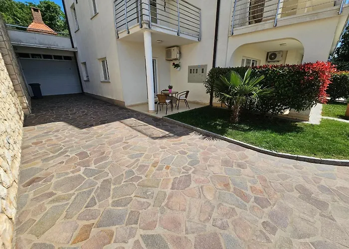 Apartman Fuer 3 Personen Mit Terrasse By Interhome *