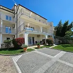 Fuer 3 Personen Mit Terrasse By Interhome Novi Vinodolski