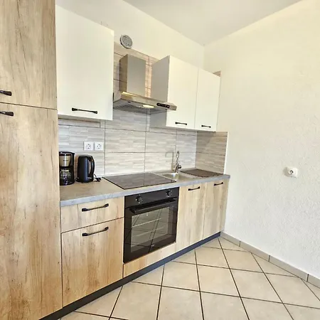 Appartamento Fuer 3 Personen Mit Terrasse By Interhome