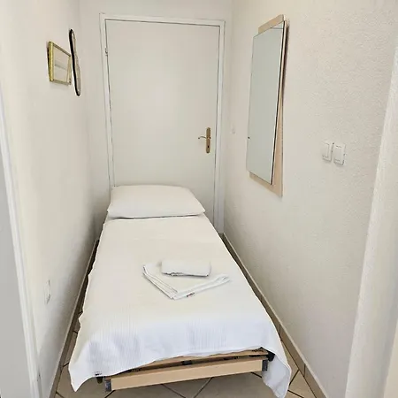 Fuer 3 Personen Mit Terrasse By Interhome Apartament *