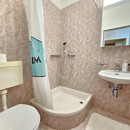 Apartament Fuer 3 Personen Mit Terrasse By Interhome
