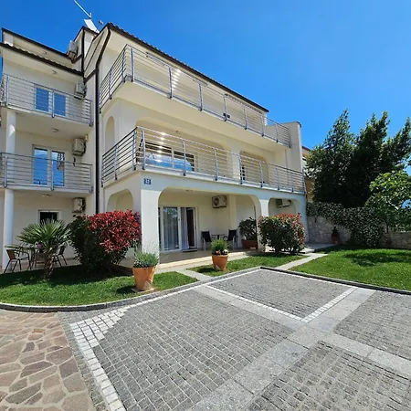 Fuer 3 Personen Mit Terrasse By Interhome Novi Vinodolski